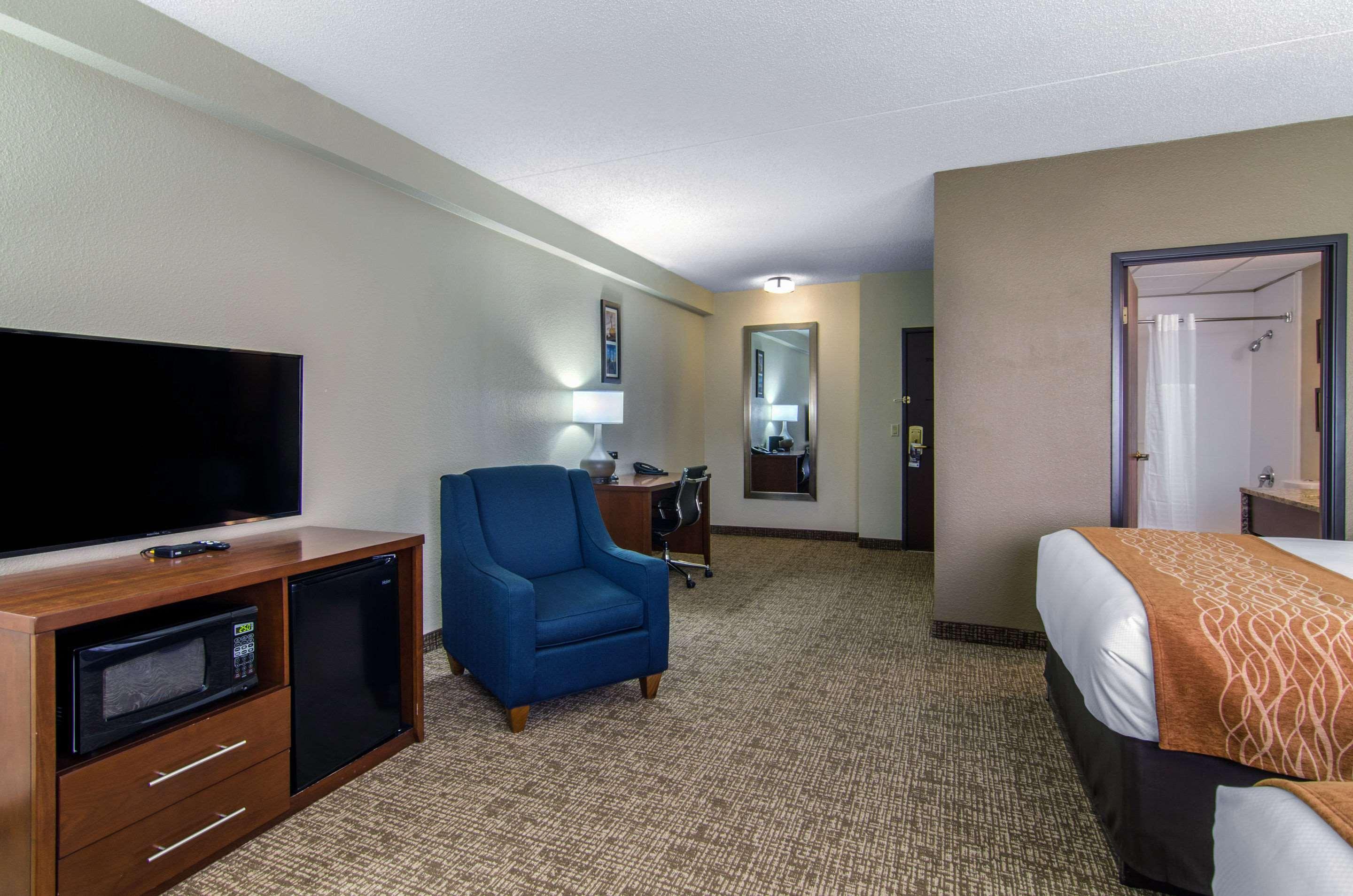 Comfort Inn & Suites Уичита Екстериор снимка