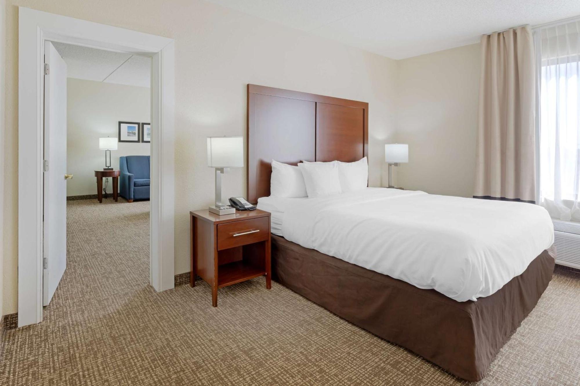 Comfort Inn & Suites Уичита Екстериор снимка